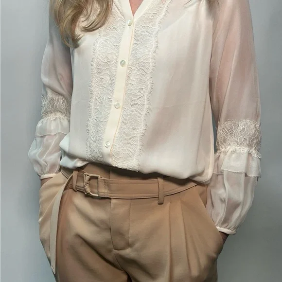 Diane van Fulstberger Elegant Cream Lace Blouse - Picture 8 of 8